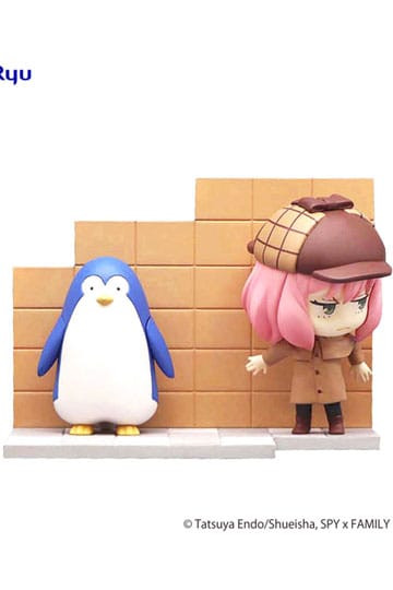 Figure: Spy x Family Hold Figure PVC Statue Anya & Penguin 10 cm